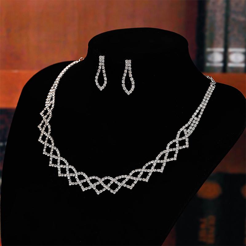 Женские украшения Ожерелье Серьги Серебряный набор Легкая роскошь Аксессуары для платья Аксессуары Два набора Ожерелье Серьги
Женские украшения Ожерелье Серьги Серебряный набор Легкая роскошь Аксессуары для платья Аксессуары Два набора Ожерелье Серьги