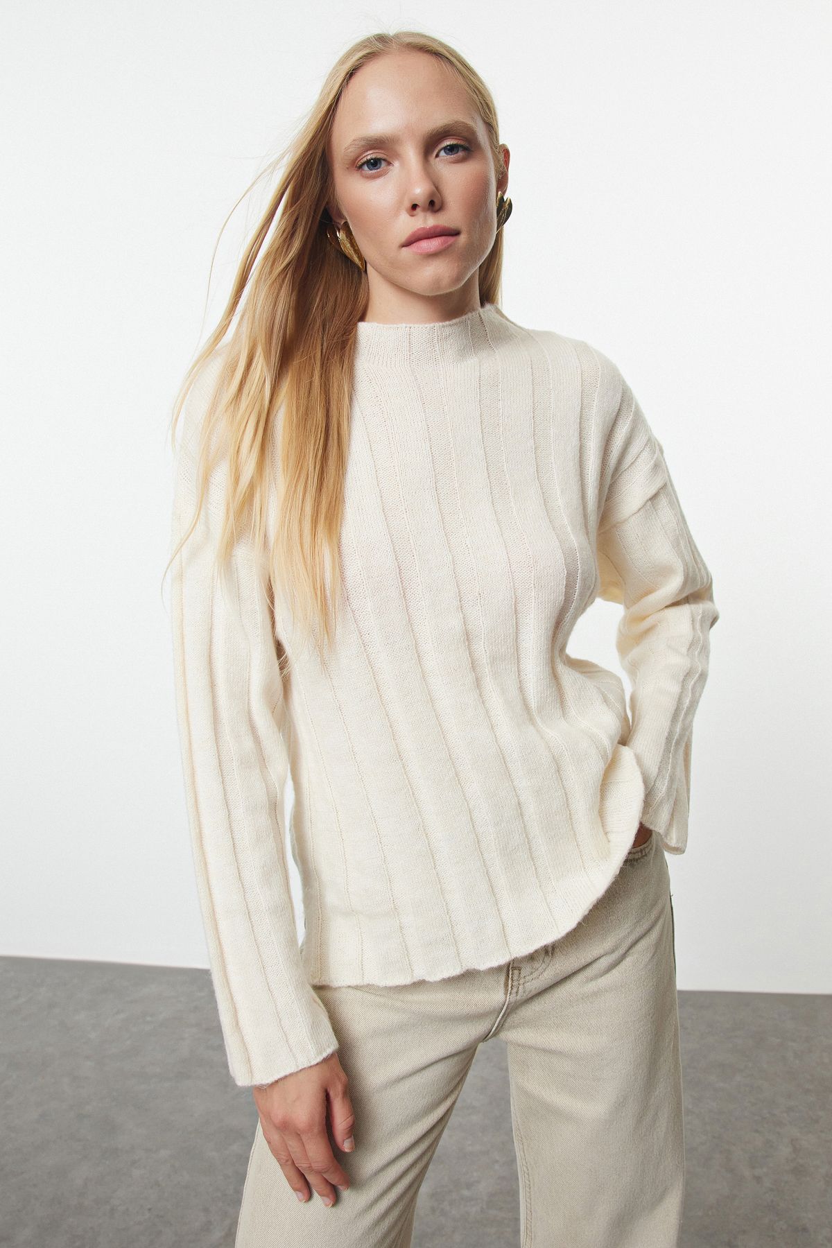 Women s Fashion Stylish Sweater Bone More Sustainable Soft Textured Basic Knitwear Sweater L
Women s Fashion Stylish Sweater Bone More Sustainable Soft Textured Basic Knitwear Sweater L