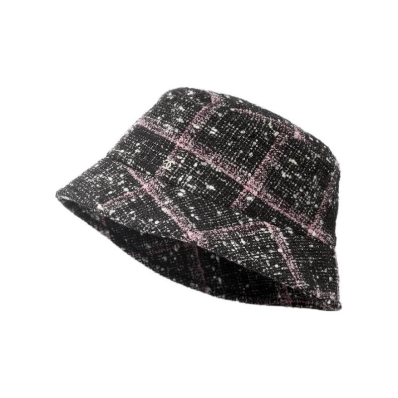 CHANEL Simple and Versatile Floral Twill - Bucket Hat Women s чорний
CHANEL Simple and Versatile Floral Twill - Bucket Hat Women s чорний