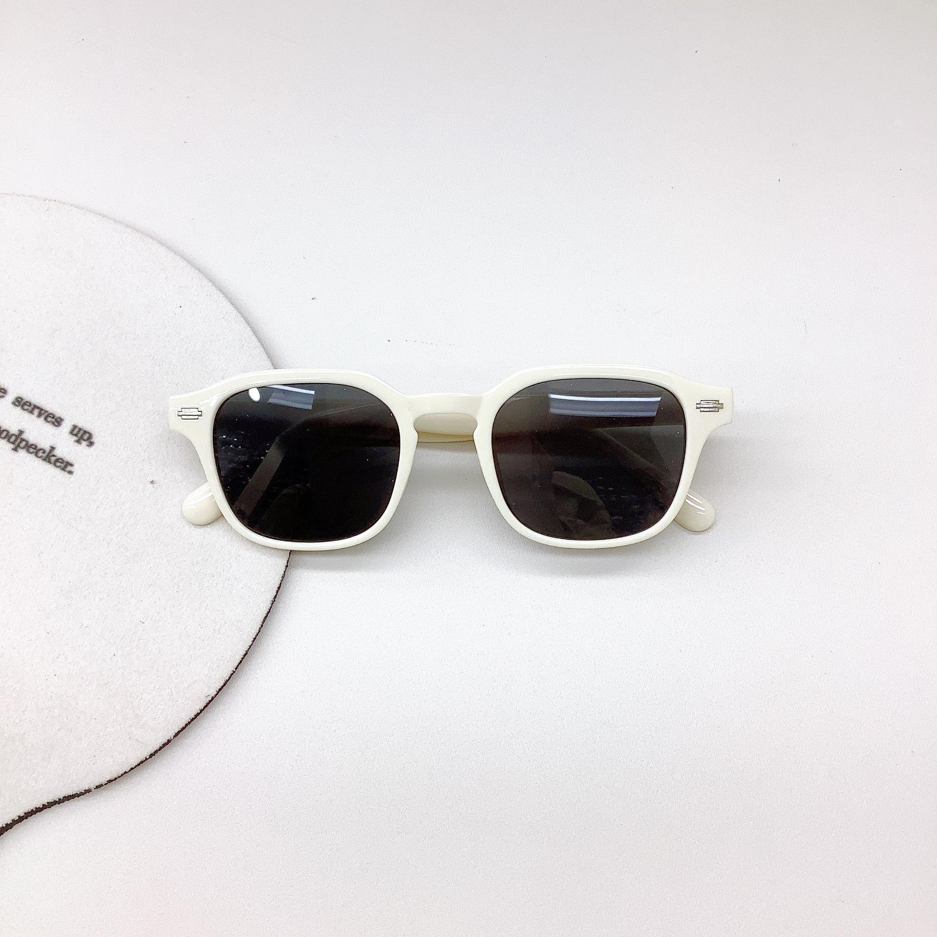 Модные детские солнцезащитные очки вогнутые солнцезащитные очки для девочек солнцезащитный крем защита от ультрафиолета очки для мальчиков Tide бежевый
Модные детские солнцезащитные очки вогнутые солнцезащитные очки для девочек солнцезащитный крем защита от ультрафиолета очки для мальчиков Tide бежевый