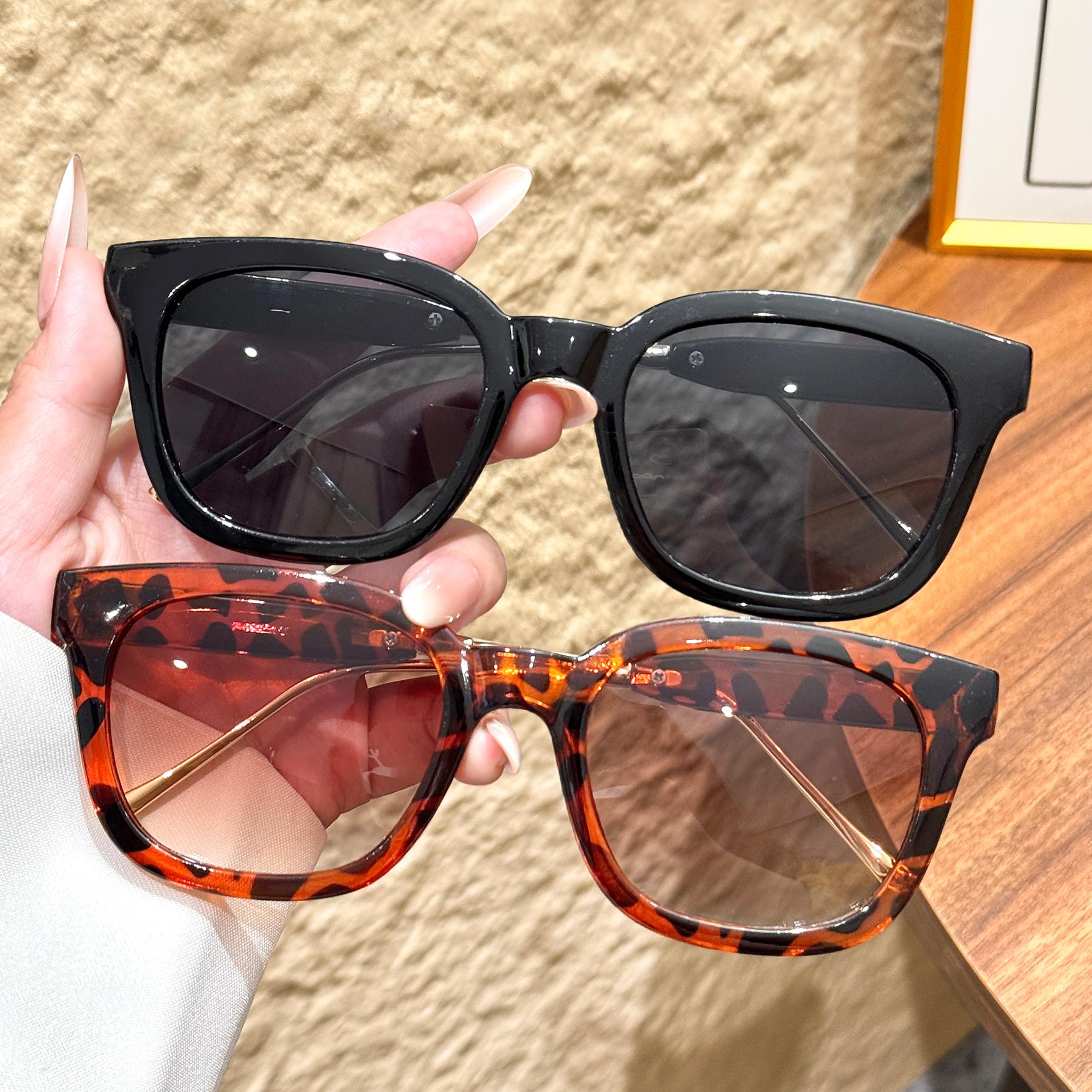 2Pcs French Retro Leopard Print Unisex Sunglasses, Large Square Frame Design, Uv Protection, Comfortable
2Pcs French Retro Leopard Print Unisex Sunglasses, Large Square Frame Design, Uv Protection, Comfortable
