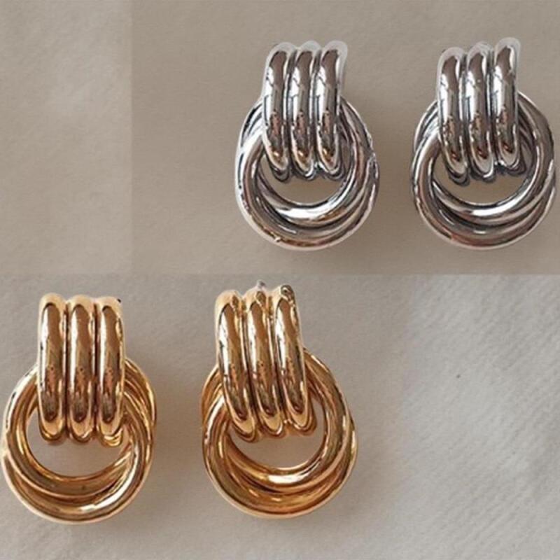 Жіночі Класичні Срібні Сережки-Обручки Модні Аксесуари Silver
Жіночі Класичні Срібні Сережки-Обручки Модні Аксесуари Silver