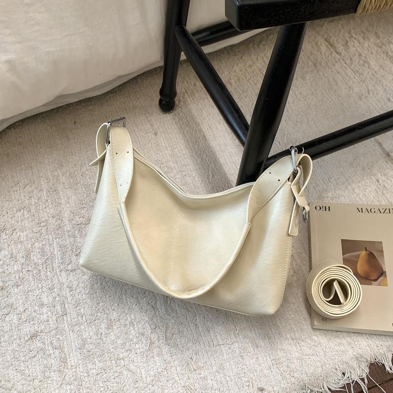 Niche soft leather commuter shoulder bag commuter tote bag women s simple casual solid color large-capacity bag білий
Niche soft leather commuter shoulder bag commuter tote bag women s simple casual solid color large-capacity bag білий