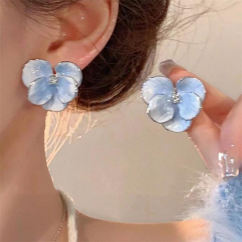 Retro Light Blue Enamel Flower Stud Earrings For Women Fashion Sweet Metal Zircon Accessories синій
Retro Light Blue Enamel Flower Stud Earrings For Women Fashion Sweet Metal Zircon Accessories синій