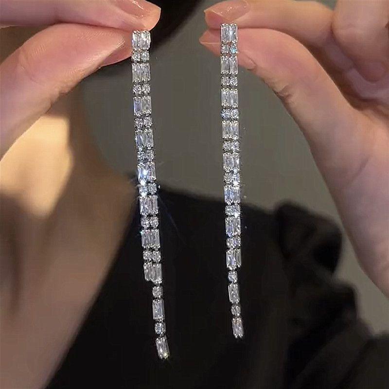 Internet Influencer Long Tassel Jeweled Earrings Women s French Style Fancy Earrings Fashion Exaggerated Cold Style Graceful Earrings Women Silver Needle - a Timeless Classic
Internet Influencer Long Tassel Jeweled Earrings Women s French Style Fancy Earrings Fashion Exaggerated Cold Style Graceful Earrings Women Silver Needle - a Timeless Classic
