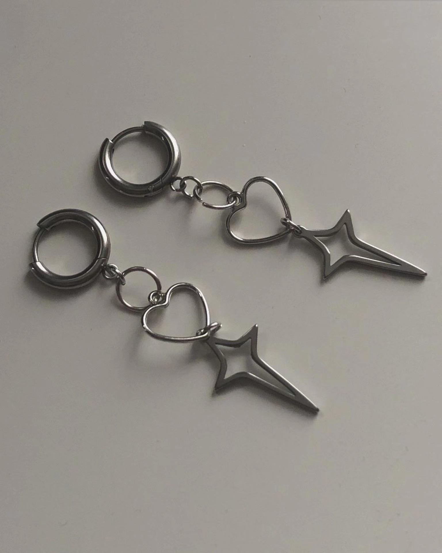 Серьги в стиле панк-звезда-крест для женщин, корейские ювелирные изделия Y2k, подарочные рок-мрачные серебряные серьги-крючки в форме сердца со звездами
Серьги в стиле панк-звезда-крест для женщин, корейские ювелирные изделия Y2k, подарочные рок-мрачные серебряные серьги-крючки в форме сердца со звездами