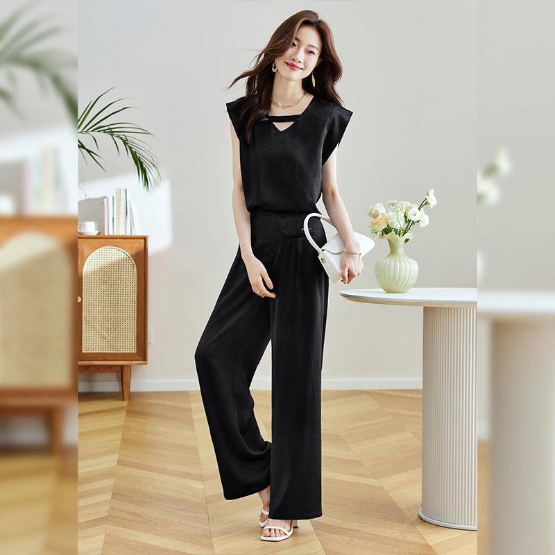 Комплект из двух предметов: топ с рукавами «феи» и брюки широкого кроя. Женская летняя одежда. Новый темпераментный облегающий модный костюм, визуально молодящий. XXL чёрный
Комплект из двух предметов: топ с рукавами «феи» и брюки широкого кроя. Женская летняя одежда. Новый темпераментный облегающий модный костюм, визуально молодящий. XXL чёрный