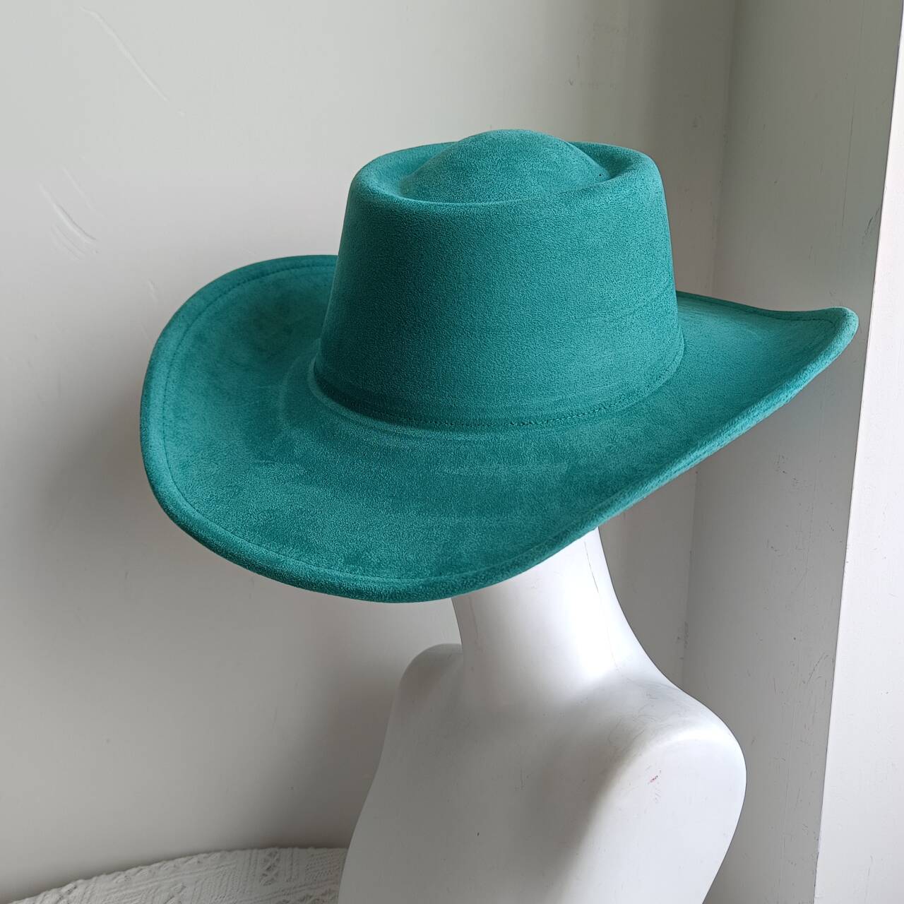 Cowboy Hat Women s Western Cowboy Hat New Men s Gentleman Jazz Cowboy Skull Water Diamond Fabric Patch Wide Eaves Bell shaped Ch M56-58CM
Cowboy Hat Women s Western Cowboy Hat New Men s Gentleman Jazz Cowboy Skull Water Diamond Fabric Patch Wide Eaves Bell shaped Ch M56-58CM