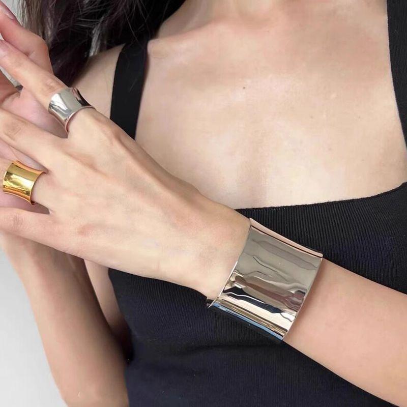 Special-Interest Design Curved Wide Smooth Opening Ring Accessible Luxury Fashion Exaggerated Metal Adjustable Thin Waist Ring for Women Silver Ring Adjustable Opening
Special-Interest Design Curved Wide Smooth Opening Ring Accessible Luxury Fashion Exaggerated Metal Adjustable Thin Waist Ring for Women Silver Ring Adjustable Opening