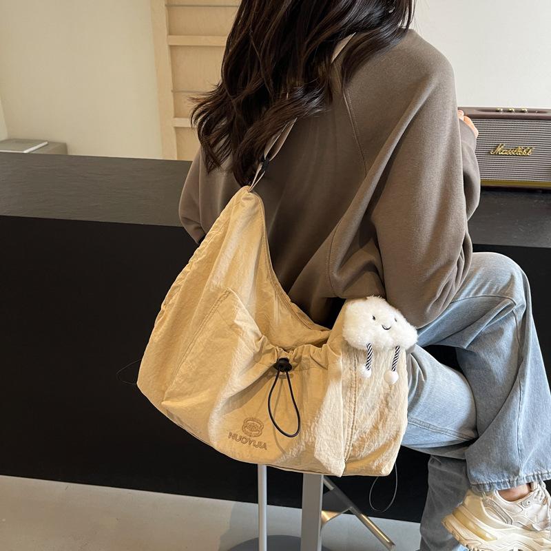 Autumn and winter new 2024 college students class pleated shoulder bag casual niche Korean version large-capacity women s bag messenger bag 35*19*19
Autumn and winter new 2024 college students class pleated shoulder bag casual niche Korean version large-capacity women s bag messenger bag 35*19*19