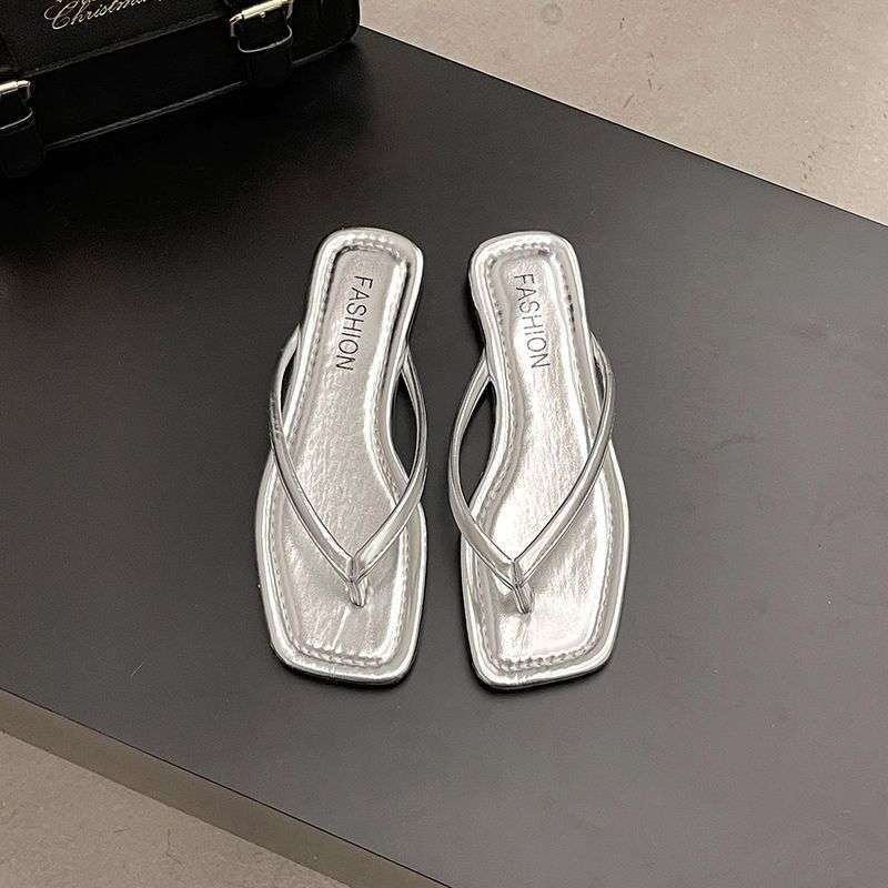 One pedal thick bottom one-word drag fashion lazy women wear 2025 summer popular non-slip versatile beach sandals 40
One pedal thick bottom one-word drag fashion lazy women wear 2025 summer popular non-slip versatile beach sandals 40