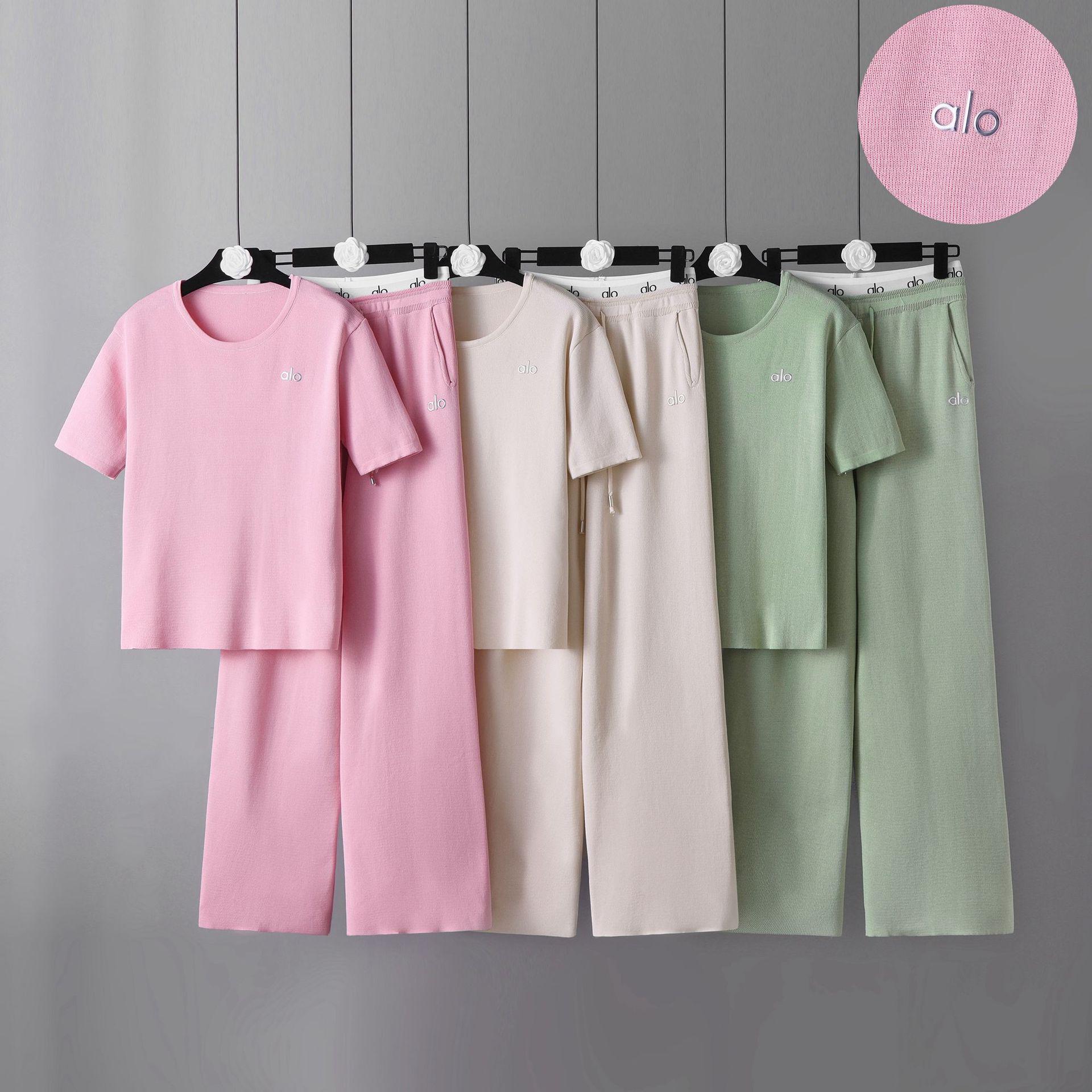 2026 Women s Summer Knitwear Set: Elegant Top & Versatile Wide-Leg Pants One Size зелений
2026 Women s Summer Knitwear Set: Elegant Top & Versatile Wide-Leg Pants One Size зелений