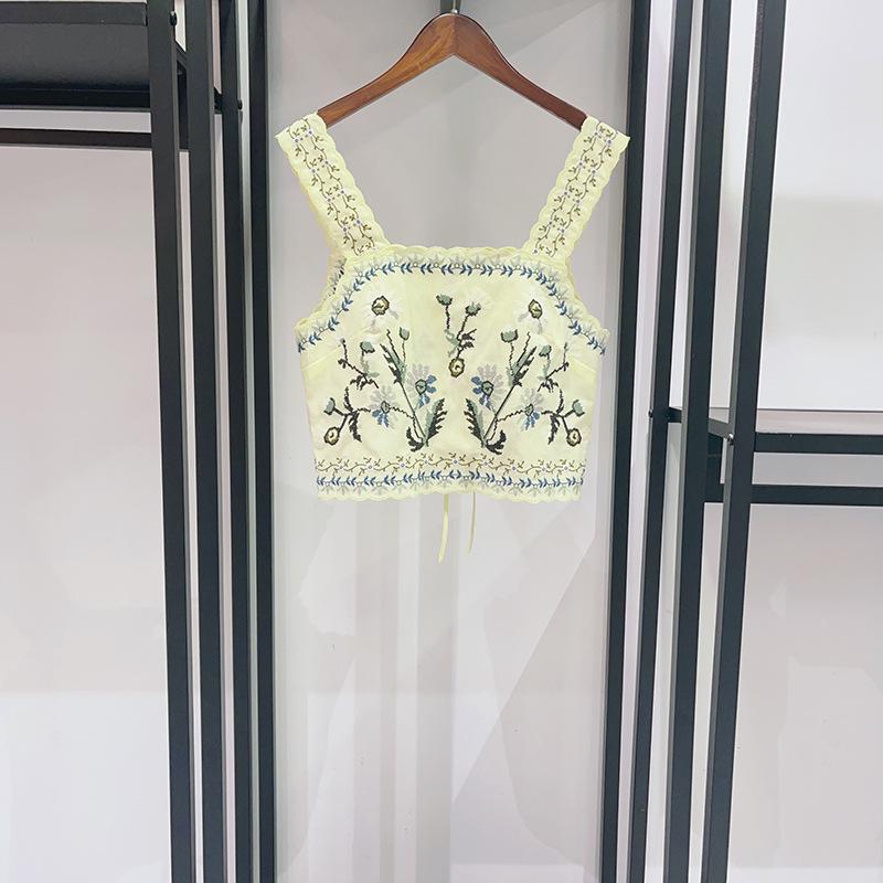 French Niche 2026 S/S Embroidered Floral Two-Way Vest & Front Slit Half Skirt Small
French Niche 2026 S/S Embroidered Floral Two-Way Vest & Front Slit Half Skirt Small