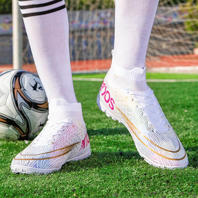 Foreign trade large size couple football shoes flying woven breathable high top football shoes primary school students training football shoes 35
Foreign trade large size couple football shoes flying woven breathable high top football shoes primary school students training football shoes 35
