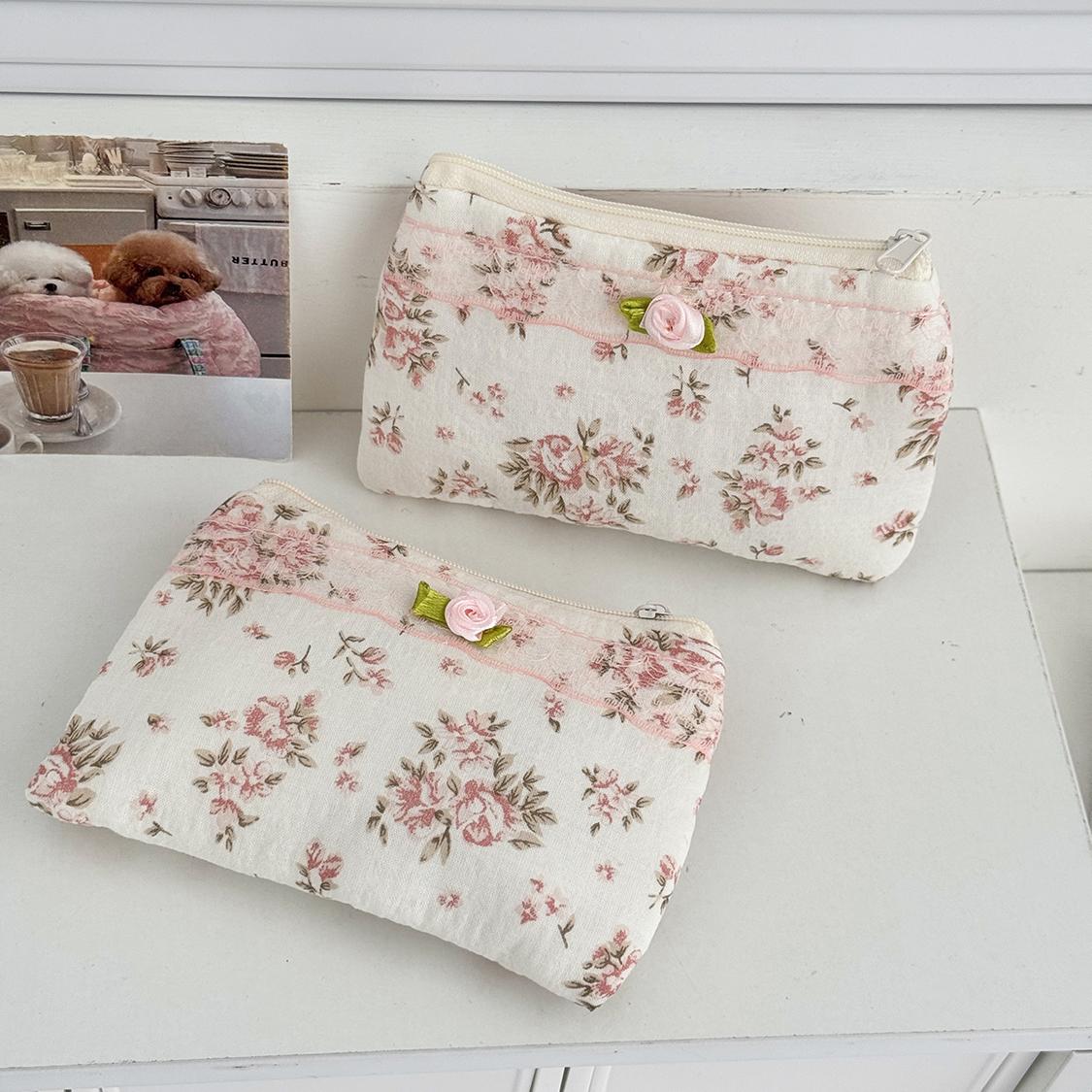 Pink Flower Women Small Makeup Bag Travel Organizer Cosmetic Coins Handbag Pouch Gilrs Cute Bow Square Zipper Wallet Bags розовый
Pink Flower Women Small Makeup Bag Travel Organizer Cosmetic Coins Handbag Pouch Gilrs Cute Bow Square Zipper Wallet Bags розовый