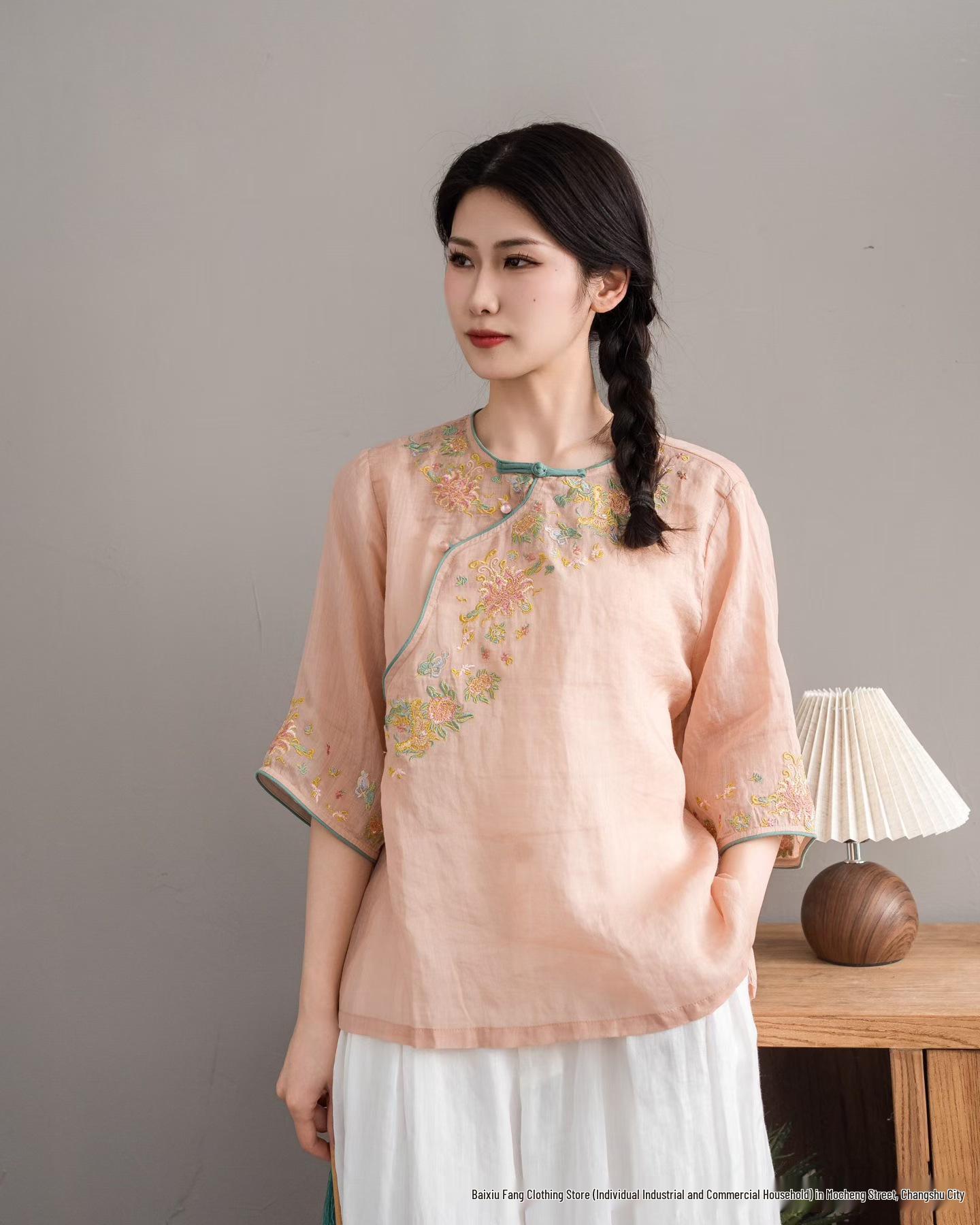 2026 Spring/Summer Women s National Style Embroidered Ramie Shirt with Oblique Lapel & Frog Buttons, Round Neck, Three-Quarter Sleeves One Size
2026 Spring/Summer Women s National Style Embroidered Ramie Shirt with Oblique Lapel & Frog Buttons, Round Neck, Three-Quarter Sleeves One Size