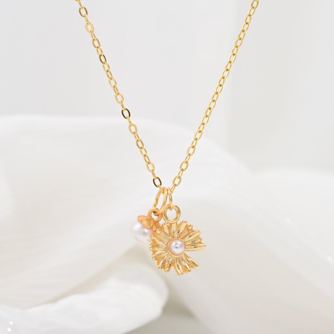S925 Sterling Silver Retro Daisy & Cherry Blossom Pearl Necklace - Elegant, Versatile, and Gentle Collarbone Chain X155. S925 Silver
S925 Sterling Silver Retro Daisy & Cherry Blossom Pearl Necklace - Elegant, Versatile, and Gentle Collarbone Chain X155. S925 Silver