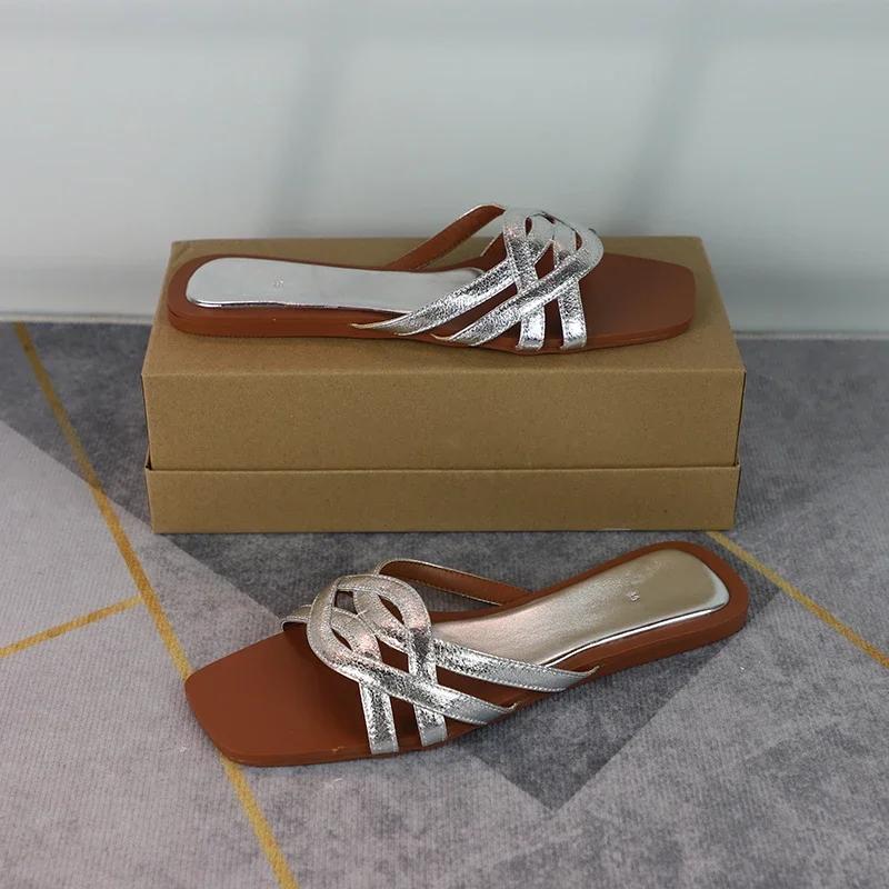 Мода 2025 Новые женские шлепанцы на плоской подошве Модные дышащие с полым крестообразным дизайном Уличные шлепки Повседневные сандалии для женщин Большой размер 40 41 41 серебряный
Мода 2025 Новые женские шлепанцы на плоской подошве Модные дышащие с полым крестообразным дизайном Уличные шлепки Повседневные сандалии для женщин Большой размер 40 41 41 серебряный