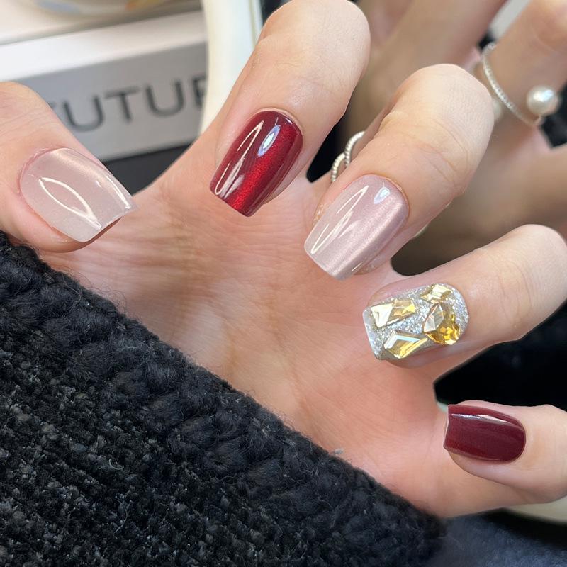 Трендовый носибельный маникюр «кошачий глаз» с блестками, типсы для ногтей - съемные патчи для дизайна искусственных ногтей Handmade Nails XS - 10 Pieces/Bag
Трендовый носибельный маникюр «кошачий глаз» с блестками, типсы для ногтей - съемные патчи для дизайна искусственных ногтей Handmade Nails XS - 10 Pieces/Bag