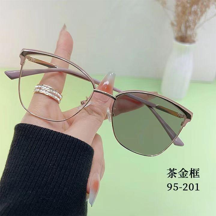 Color-Changing Anti-Blue Glasses, Retro Metal Glasses Frame, Fashionable Cat Eye Flat Glasses For Men And Women Matte grey
Color-Changing Anti-Blue Glasses, Retro Metal Glasses Frame, Fashionable Cat Eye Flat Glasses For Men And Women Matte grey