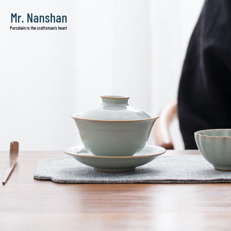 Nanshan Mr. Ceramic Sancai Gaiwan Tea Bowl
Nanshan Mr. Ceramic Sancai Gaiwan Tea Bowl