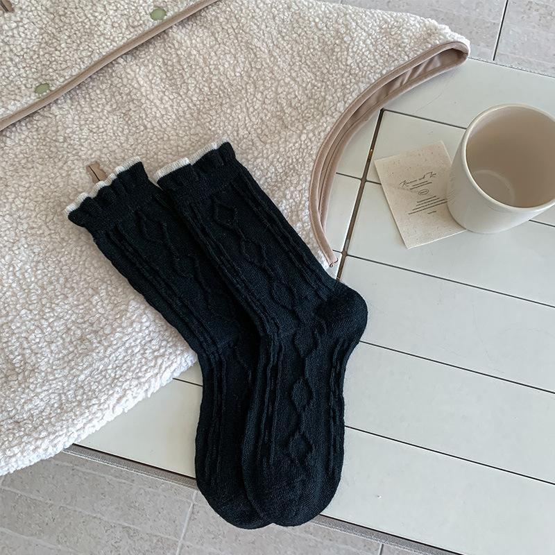 Wool Medium Tube Retro Contrasting Color Wood Ear Edge Loose Twist Socks Korean Style Classic чорний
Wool Medium Tube Retro Contrasting Color Wood Ear Edge Loose Twist Socks Korean Style Classic чорний