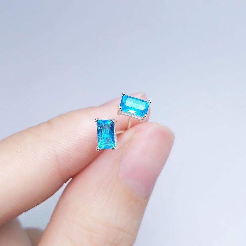 Pure Four-Claw Rectangular Imitation Emerald Stud Earrings For Women, Small And Delicate Red Stone Sugar Cubes, Unisex Ear Holes 925 Silver
Pure Four-Claw Rectangular Imitation Emerald Stud Earrings For Women, Small And Delicate Red Stone Sugar Cubes, Unisex Ear Holes 925 Silver