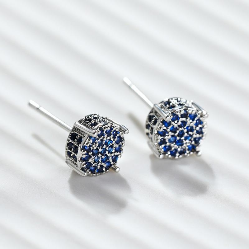 Popular white k round zircon inlaid stud earrings women, full diamond earrings temperament versatile ear jewelry
Popular white k round zircon inlaid stud earrings women, full diamond earrings temperament versatile ear jewelry