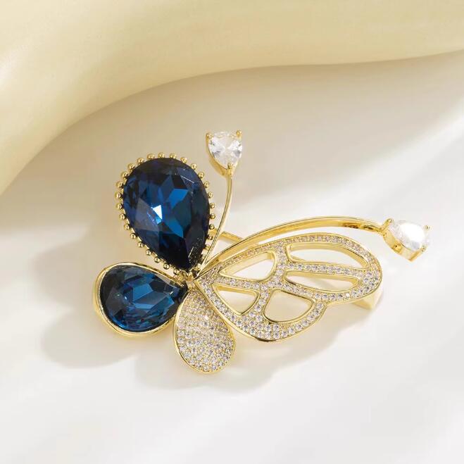 French Style Hollow Out Butterfly Brooches For Women Enamel Pins Party Decoration Accessories
French Style Hollow Out Butterfly Brooches For Women Enamel Pins Party Decoration Accessories