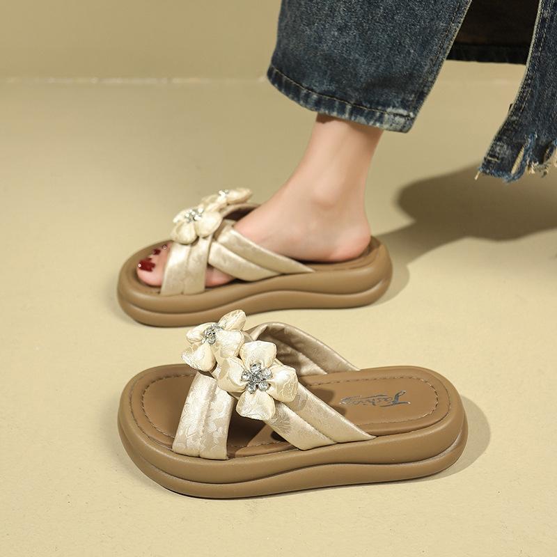 In the summer of 2025, the new platform slippers are worn outside, muffin platform women s shoes, Internet celebrity camellia height-increasing cross- 35 чёрный
In the summer of 2025, the new platform slippers are worn outside, muffin platform women s shoes, Internet celebrity camellia height-increasing cross- 35 чёрный
