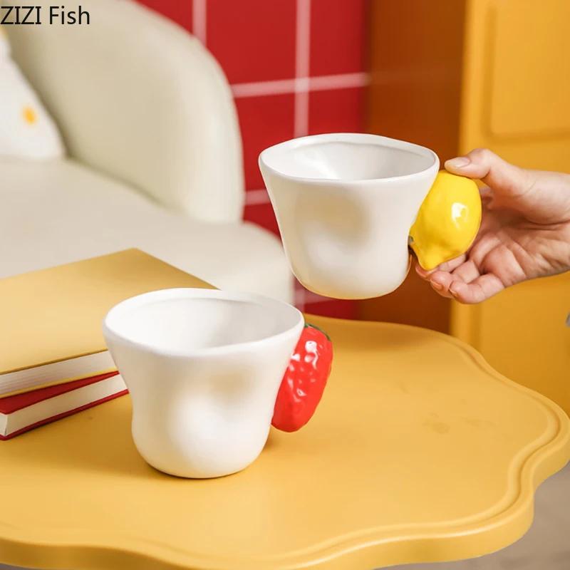 Fun Strawberry/Lemon Handle Mug Ceramic Cups Dining Table Coffee Mugs Afternoon Tea Teacup Water Cup Fruits Juice Container 301-400ml суничний
Fun Strawberry/Lemon Handle Mug Ceramic Cups Dining Table Coffee Mugs Afternoon Tea Teacup Water Cup Fruits Juice Container 301-400ml суничний