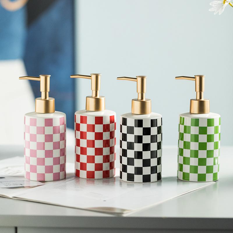 Checkerboard Ceramic Lotion Bottle Soap Dispenser Home Lotion Press Bottle Light Luxury Bathroom Decoration Bathroom Supplies зелёный
Checkerboard Ceramic Lotion Bottle Soap Dispenser Home Lotion Press Bottle Light Luxury Bathroom Decoration Bathroom Supplies зелёный