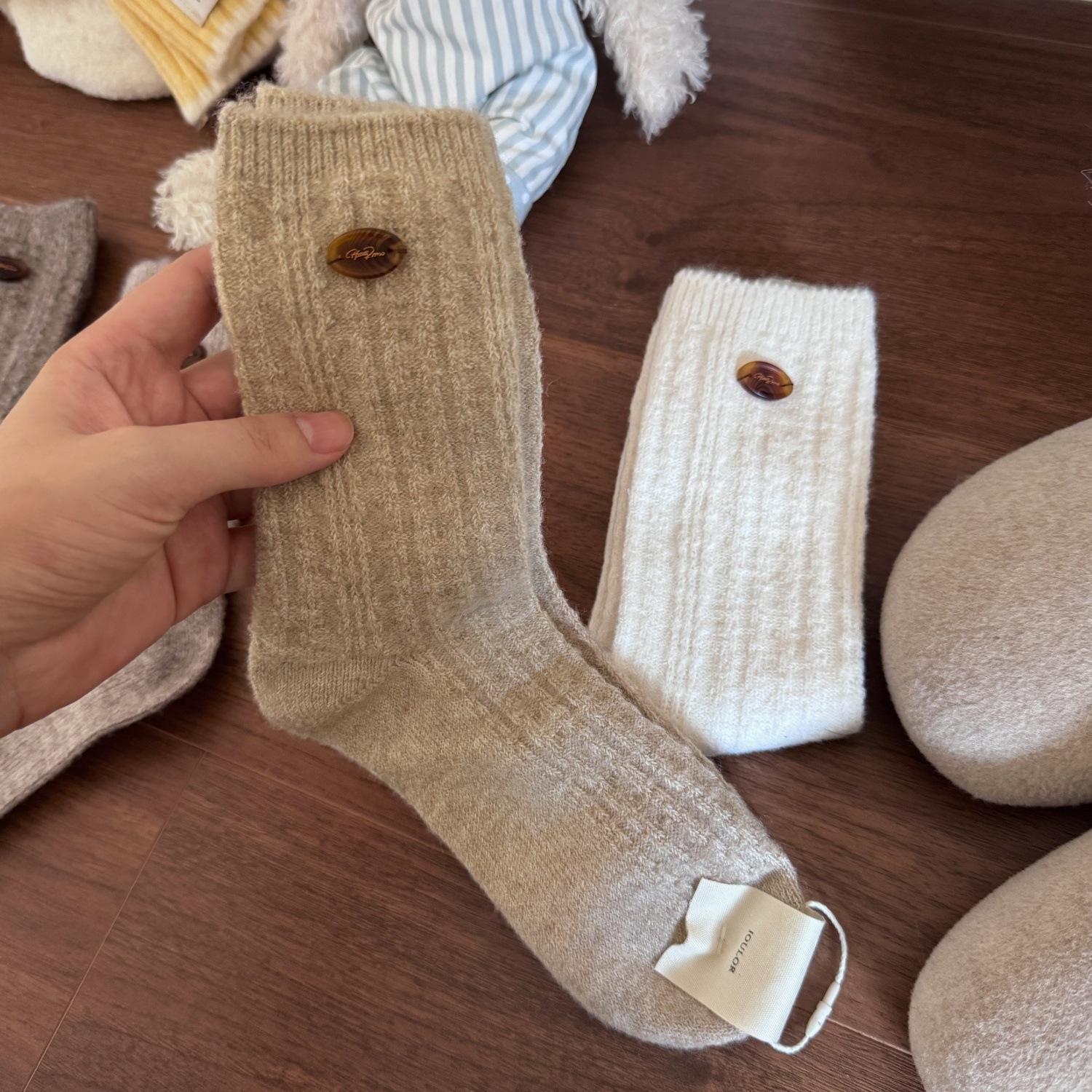 Button-Down Wool Socks Thickened Warm Stack Socks Solid Color Versatile Soft Mid-Leg Socks One size fits all
Button-Down Wool Socks Thickened Warm Stack Socks Solid Color Versatile Soft Mid-Leg Socks One size fits all