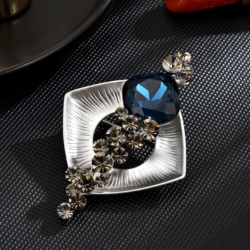 New Luxurious Temperament Elegant Atmosphere Luxurious Geometric Square Coat Brooch Accessories
New Luxurious Temperament Elegant Atmosphere Luxurious Geometric Square Coat Brooch Accessories