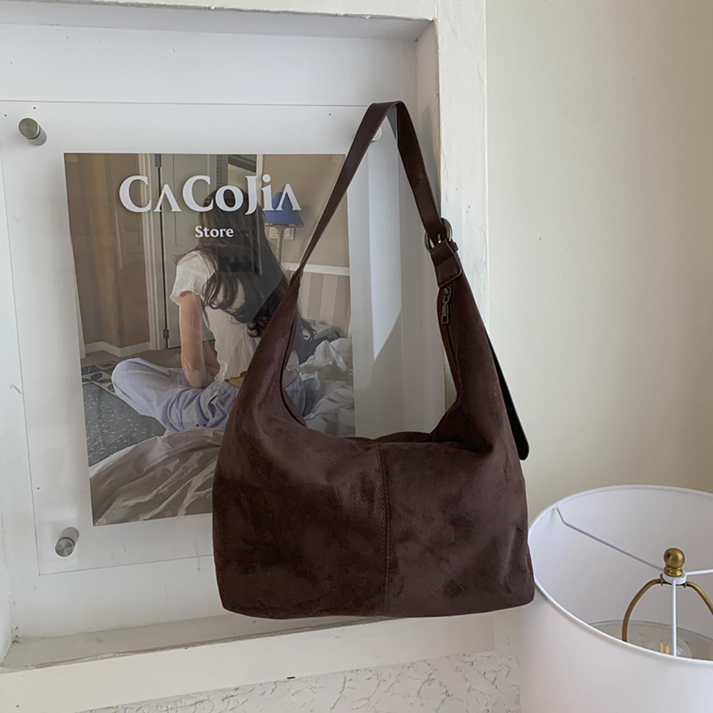 Texture Suede Handbags for Women Autumn New Fashi Nubuck Leather Tote Bag Casual Large Capacity Retro Underarm Bags (30cm<Max Length<50cm) кавовий
Texture Suede Handbags for Women Autumn New Fashi Nubuck Leather Tote Bag Casual Large Capacity Retro Underarm Bags (30cm<Max Length<50cm) кавовий