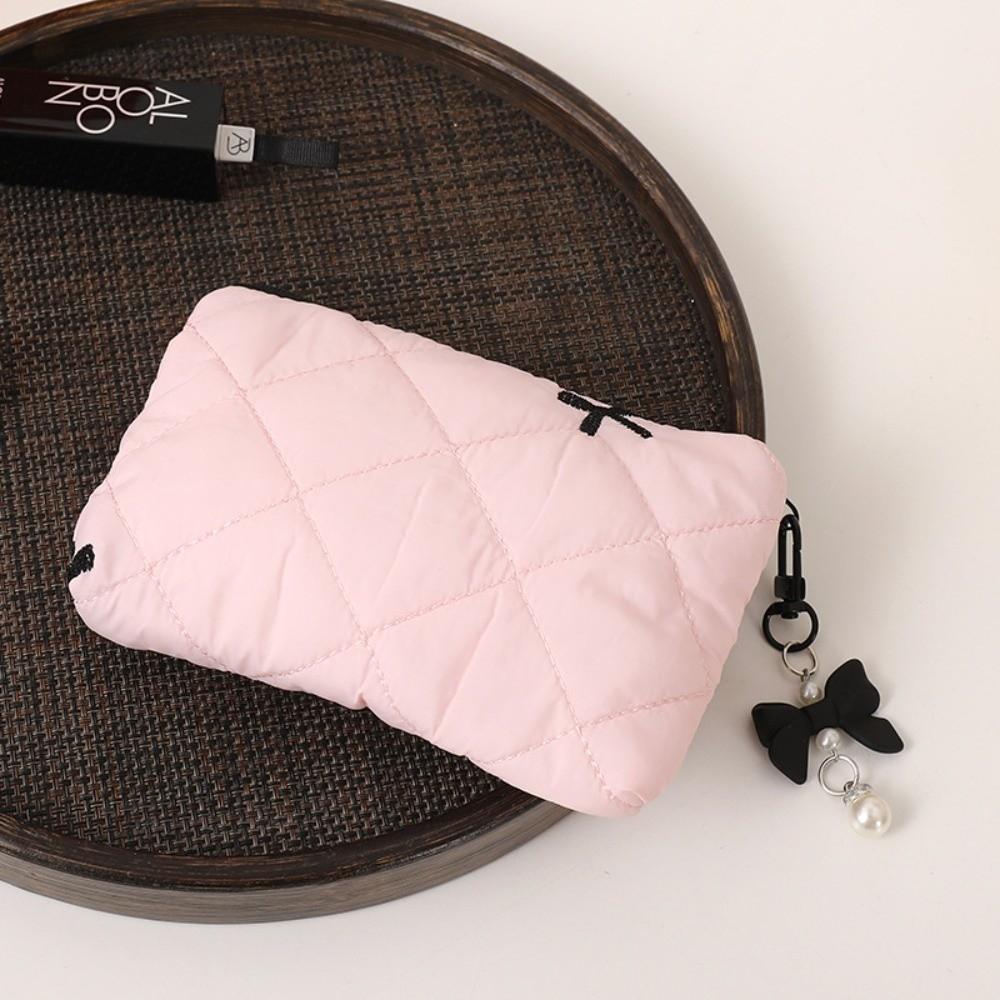 Portable Quilted Cotton Makeup Bag Bow Large Capacity Coin Purse Coquette Women s Mini Clutch Bag for Travel and Daily Use розовый
Portable Quilted Cotton Makeup Bag Bow Large Capacity Coin Purse Coquette Women s Mini Clutch Bag for Travel and Daily Use розовый