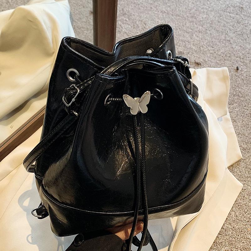 Висококласна нішева сумка Жіночий новий рюкзак Модна сумка-відро На плече Для поїздок на роботу Особистісний рюкзак Жіночий
Висококласна нішева сумка Жіночий новий рюкзак Модна сумка-відро На плече Для поїздок на роботу Особистісний рюкзак Жіночий