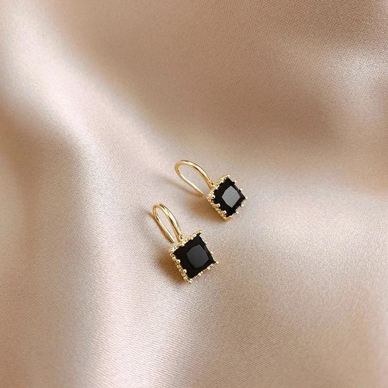 Exquisite Fashion Little Square Crystal Dangle Earrings for Women Luxury Gold Color Zircon Korean Earring Party Jewelry Gift чорний
Exquisite Fashion Little Square Crystal Dangle Earrings for Women Luxury Gold Color Zircon Korean Earring Party Jewelry Gift чорний