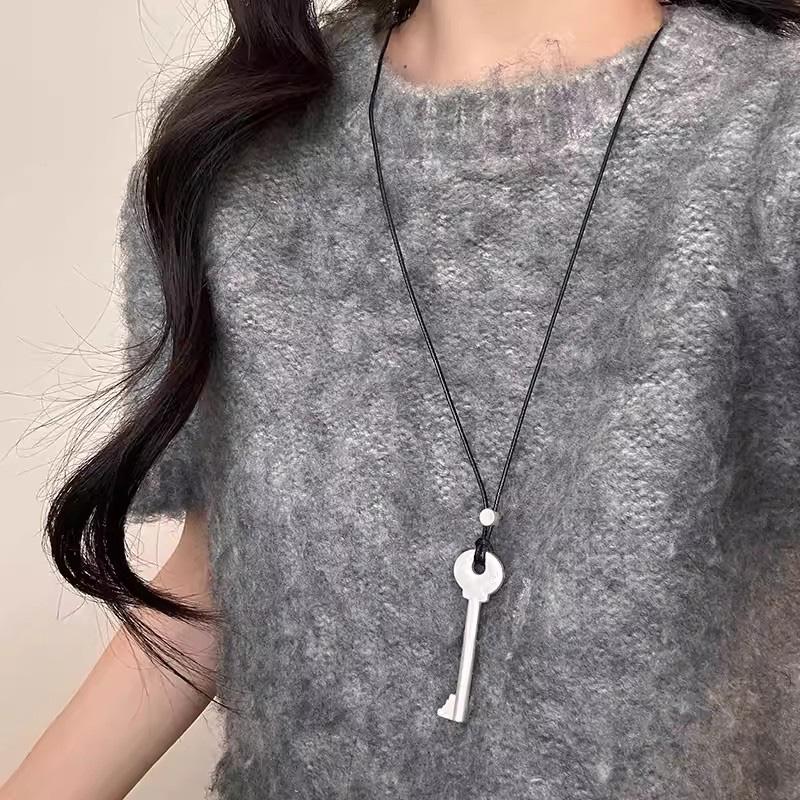 2026 New Fashion Metal Key Shaped Pendant Necklace Korean Long Rope Necklace for Women Charm Jewelry Sweater Chain Accessories срібний
2026 New Fashion Metal Key Shaped Pendant Necklace Korean Long Rope Necklace for Women Charm Jewelry Sweater Chain Accessories срібний
