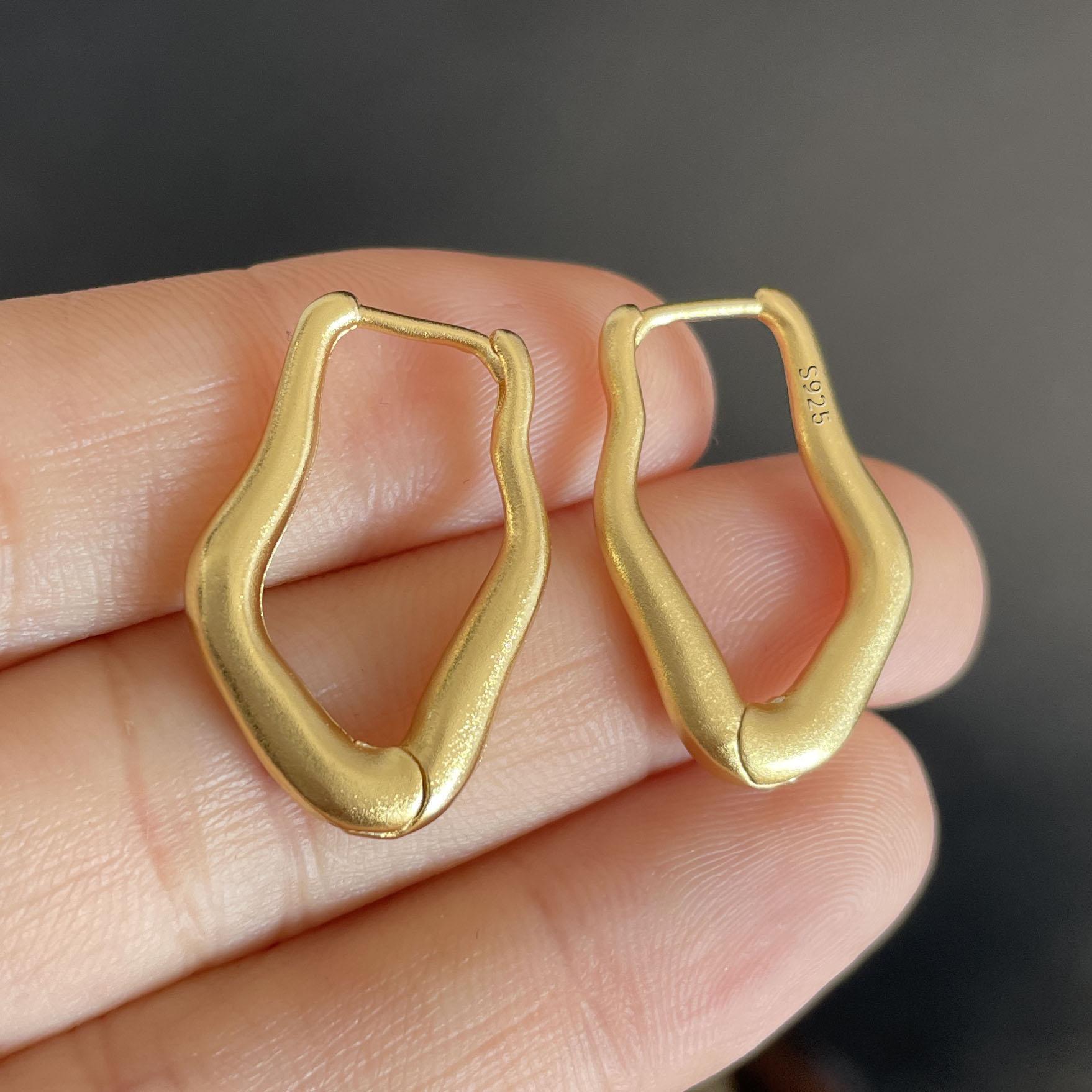925 Sterling Silver Earrings For Women Trendy Simple Shinning Gold Earring Jewelry Prevent Allergy Party Christmas Accessories
925 Sterling Silver Earrings For Women Trendy Simple Shinning Gold Earring Jewelry Prevent Allergy Party Christmas Accessories