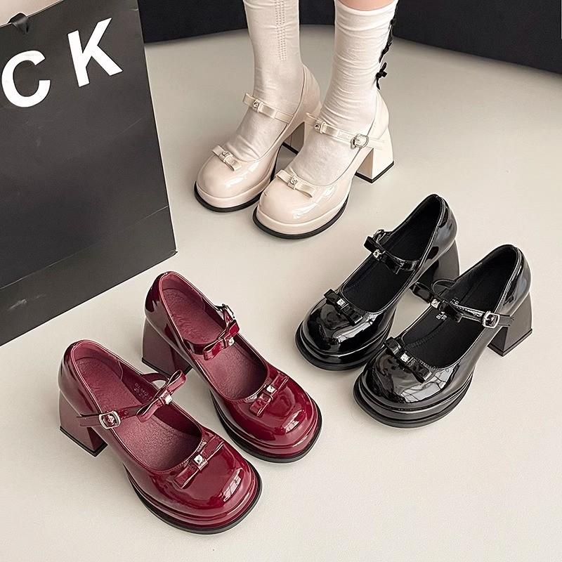French fashion versatile bow shoes women s 2024 summer new one-word buckle with round head thick heel light mouth high heel single shoes 35 чёрный
French fashion versatile bow shoes women s 2024 summer new one-word buckle with round head thick heel light mouth high heel single shoes 35 чёрный