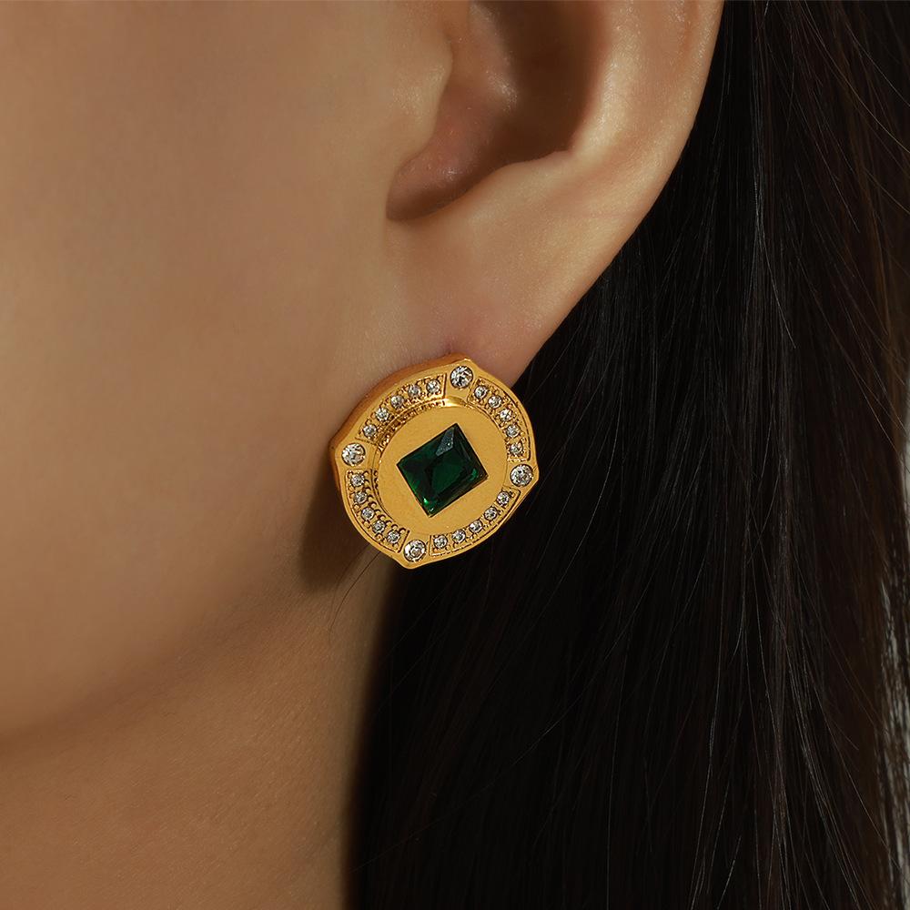 Новые изысканные легкие роскошные серьги-гвоздики в китайском стиле, серьги-гвоздики с квадратными бриллиантами и цирконами, позолоченные серьги из титановой стали
Новые изысканные легкие роскошные серьги-гвоздики в китайском стиле, серьги-гвоздики с квадратными бриллиантами и цирконами, позолоченные серьги из титановой стали