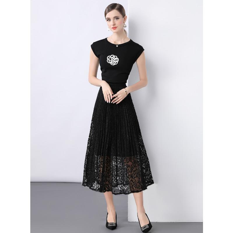 Летний женский элегантный офисный комплект из двух предметов: вязаный свитер-пуловер с бисером и длинная миди юбка из кружева. One size чёрный
Летний женский элегантный офисный комплект из двух предметов: вязаный свитер-пуловер с бисером и длинная миди юбка из кружева. One size чёрный