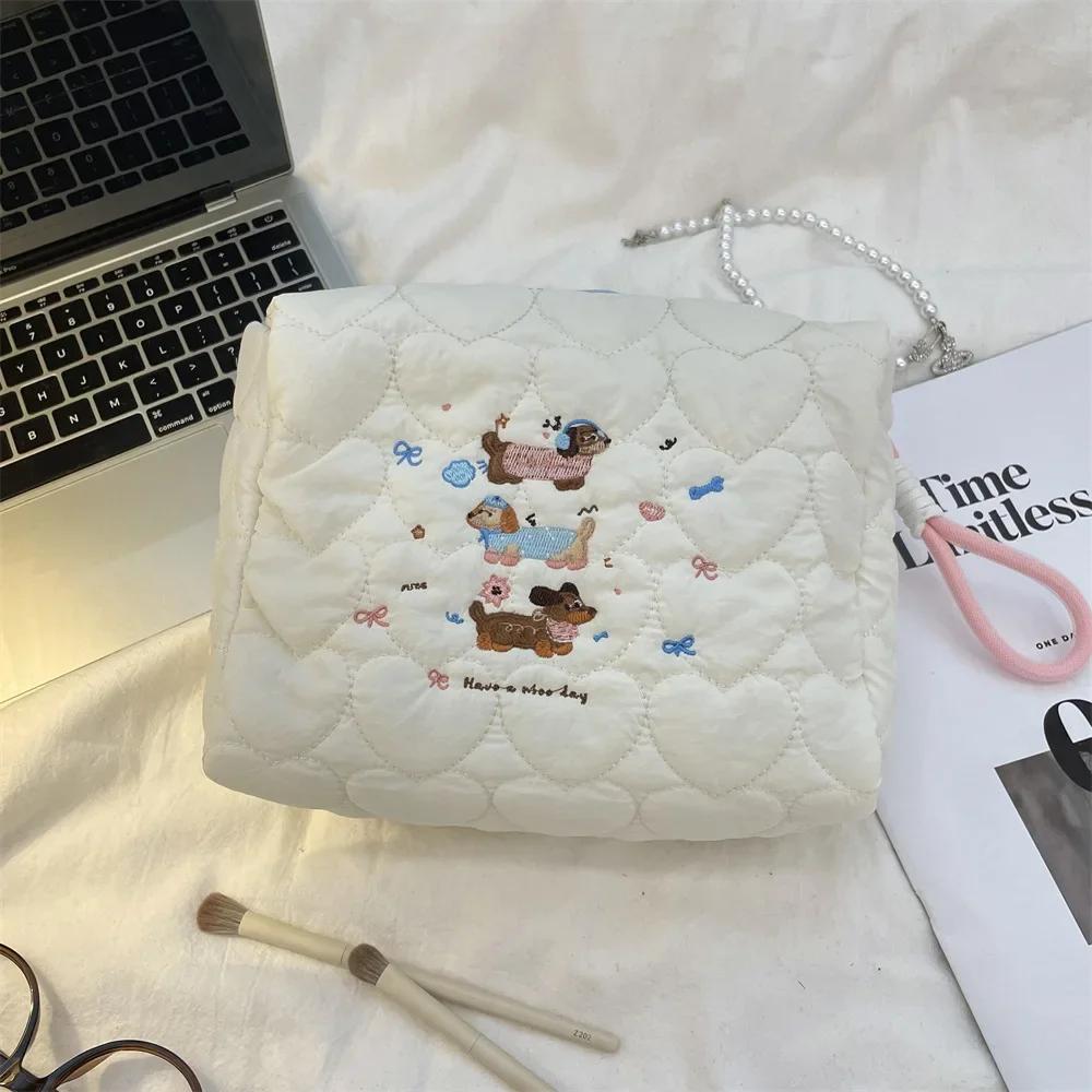 Embroidery Quilted Women s Cosmetic Bag Travel Portable Ladies Storage Handbags Cute Female Makeup Case Clutch Purse with Handle
Embroidery Quilted Women s Cosmetic Bag Travel Portable Ladies Storage Handbags Cute Female Makeup Case Clutch Purse with Handle