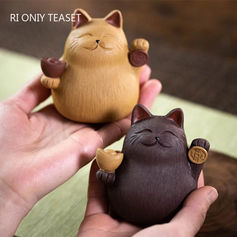 Yixing Purple Clay Tea Pet Lucky Cat Sculpture Tea Figurine Desktop Ornaments Handmade Crafts Home Tea Set Decor Accessories 7.3X6X7.8CM
Yixing Purple Clay Tea Pet Lucky Cat Sculpture Tea Figurine Desktop Ornaments Handmade Crafts Home Tea Set Decor Accessories 7.3X6X7.8CM