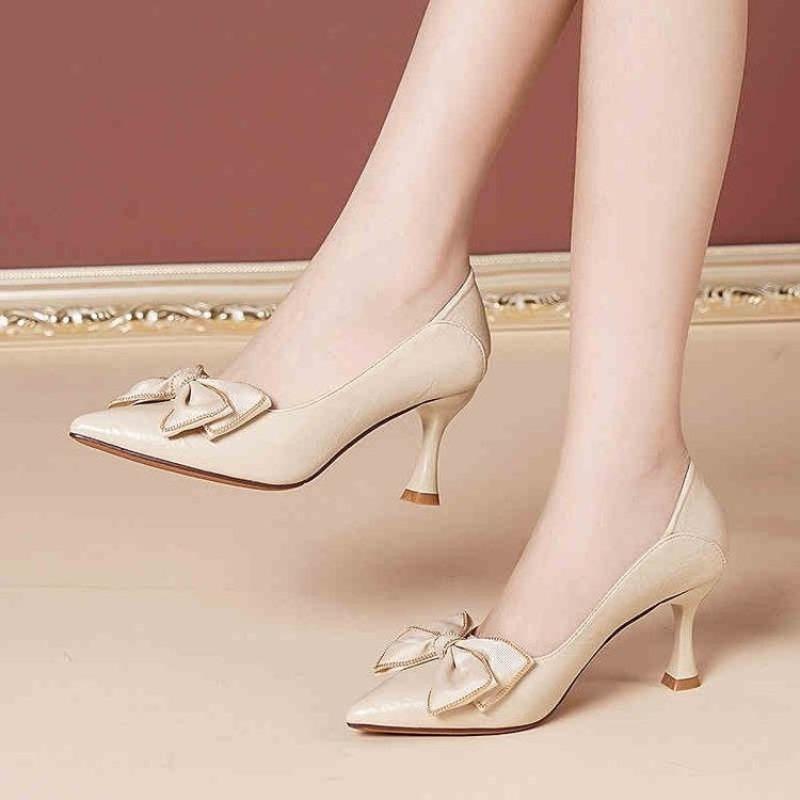 Medium heel single shoes autumn new thin heel bow fashion light mouth shoes pointed work high heels women s versatile 41
Medium heel single shoes autumn new thin heel bow fashion light mouth shoes pointed work high heels women s versatile 41