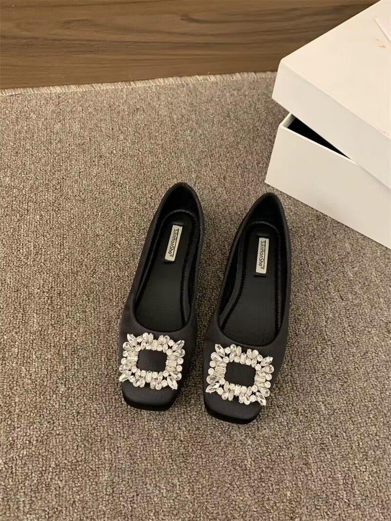 Square buckle ladle shoes women s commuting versatile single shoes French rhinestone shallow mouth flats 2025 new spring and autumn one-pedal 39 чорний
Square buckle ladle shoes women s commuting versatile single shoes French rhinestone shallow mouth flats 2025 new spring and autumn one-pedal 39 чорний