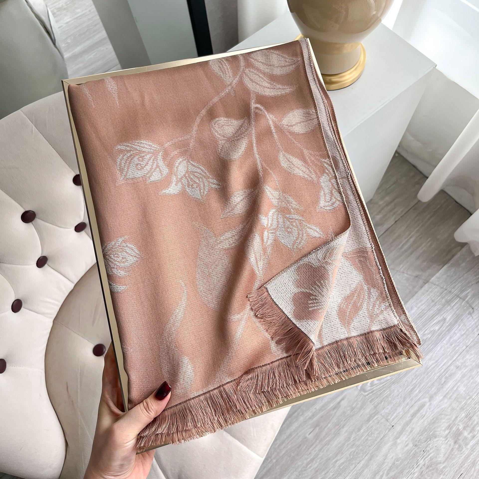 Новый шарф для женщин на зиму Универсальный стиль высокого класса Хлопковый платок-шарф Tianshi для женщин Модный теплый шарф для женщин 185*65CM
Новый шарф для женщин на зиму Универсальный стиль высокого класса Хлопковый платок-шарф Tianshi для женщин Модный теплый шарф для женщин 185*65CM