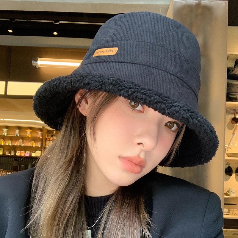 Зимняя шляпа женская из овечьей шерсти шляпа-ведро простая универсальная бархатная утолщенная теплая шляпа-умывальник Average size
Зимняя шляпа женская из овечьей шерсти шляпа-ведро простая универсальная бархатная утолщенная теплая шляпа-умывальник Average size