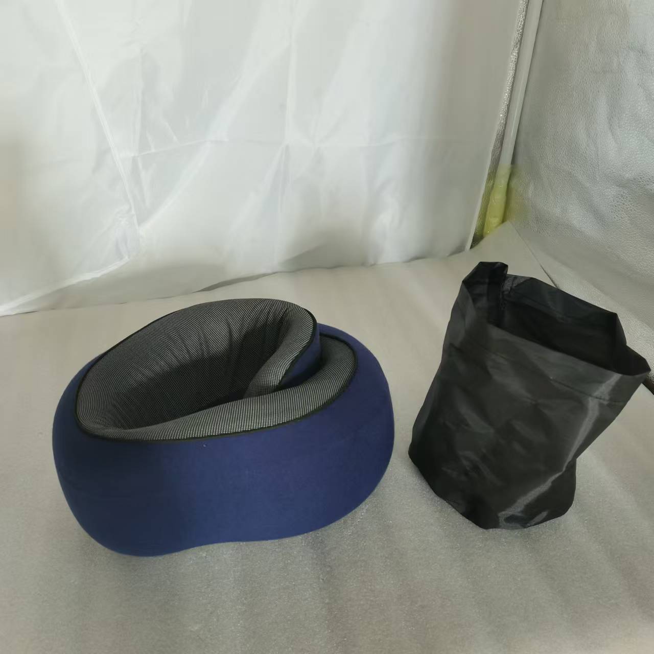 Дорожная подушка для шеи из пены с эффектом памяти U-образная подушка в стиле улитки для путешествий с поддержкой шеи Портативные регулируемые мягкие подушки для сна в полдень 32*14*9cm темно-синий
Дорожная подушка для шеи из пены с эффектом памяти U-образная подушка в стиле улитки для путешествий с поддержкой шеи Портативные регулируемые мягкие подушки для сна в полдень 32*14*9cm темно-синий